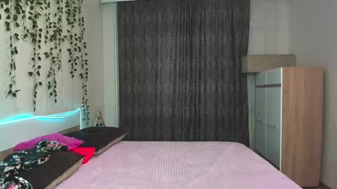 Elsa  online show from 12/21/24, 03:36