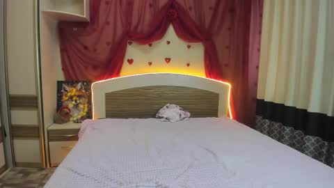 Snapshot of elsa_hot_here chatting on 03/26/26, 05:02 Elsa online show from 03/26/26, 05:02