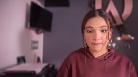  ELSA  online show from 09/23/25, 08:12