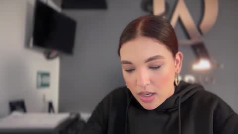  ELSA  online show from 09/29/25, 07:51