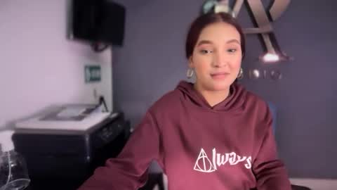  ELSA  online show from 10/01/25, 07:53