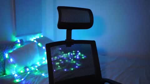 Elsa Thora online show from 11/28/25, 08:33