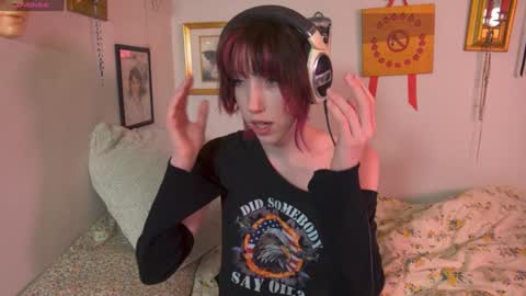 Snapshot of elslove chatting on 01/03/25, 01:05 ELS online show from 01/03/25, 01:05