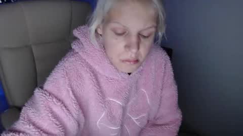 elssa_rush online show from 12/03/25, 08:00