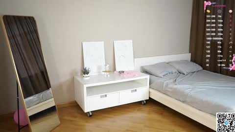 Elizabeth online show from 03/04/25, 01:59