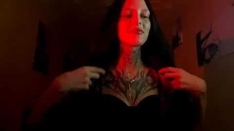 Snapshot of elswythfrake chatting on 09/20/25, 09:16 Evelyn online show from 09/20/25, 09:16