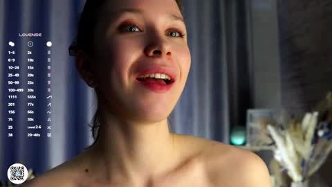 Snapshot of elvafoa chatting on 03/10/25, 03:12 Sophie online show from 03/10/25, 03:12