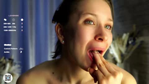 Snapshot of elvafoa chatting on 03/10/25, 06:16 Sophie online show from 03/10/25, 06:16
