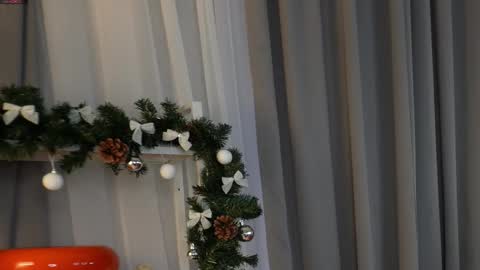 Snapshot of elvilune chatting on 12/15/25, 12:09 Erica online show from 12/15/25, 12:09