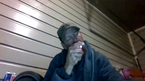 Snapshot of elwooood7 chatting on 11/08/25, 11:43 elwooood7 online show from 11/08/25, 11:43