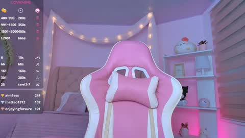 Snapshot of ely_cherry18 chatting on 01/23/25, 06:28 Ely online show from 01/23/25, 06:28