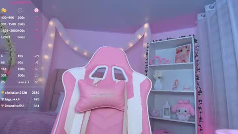 Snapshot of ely_cherry18 chatting on 02/19/25, 07:06 Ely online show from 02/19/25, 07:06