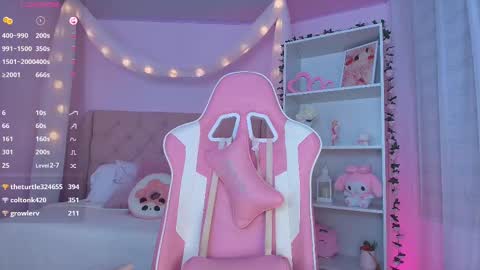 Snapshot of ely_cherry18 chatting on 02/28/25, 06:43 Ely online show from 02/28/25, 06:43