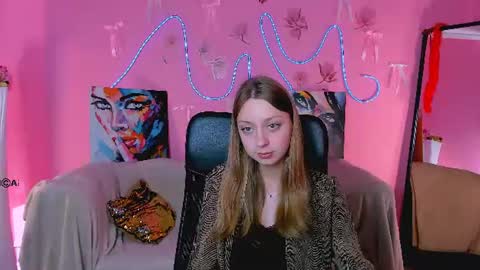 Snapshot of elyra_lir chatting on 06/10/26, 06:01 Elly online show from 06/10/26, 06:01