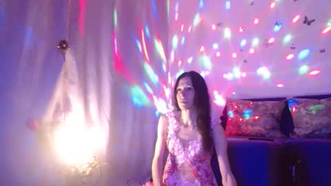 Elisa online show from 11/25/25, 07:03