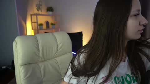 Snapshot of elyslunar_ chatting on 12/12/24, 06:36 Call me Elis online show from 12/12/24, 06:36