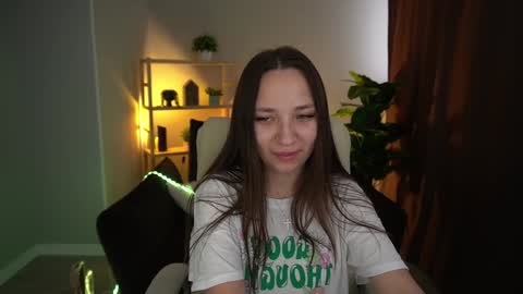 Snapshot of elyslunar_ chatting on 12/19/24, 06:12 Call me Elis online show from 12/19/24, 06:12