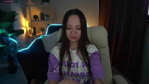 Snapshot of elyslunar_ chatting on 12/20/24, 09:43 Call me Elis online show from 12/20/24, 09:43