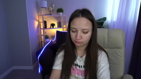 Snapshot of elyslunar_ chatting on 02/04/25, 08:02 Call me Elis online show from 02/04/25, 08:02