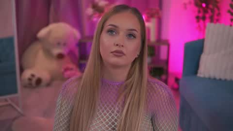 Snapshot of elyssawetxx chatting on 02/14/26, 07:43 Elyssa online show from 02/14/26, 07:43