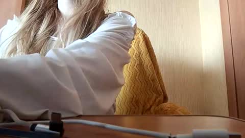 Snapshot of elza_com chatting on 09/11/25, 04:23 Elza Kom online show from 09/11/25, 04:23