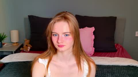 Snapshot of elza_hofffman chatting on 04/29/26, 05:30 Chloyka online show from 04/29/26, 05:30