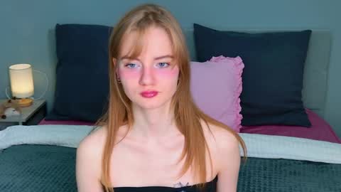 Snapshot of elza_hofffman chatting on 05/04/26, 04:25 Chloyka online show from 05/04/26, 04:25