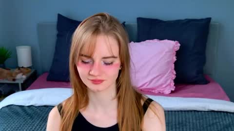 Snapshot of elza_hofffman chatting on 05/06/26, 04:34 Chloyka online show from 05/06/26, 04:34