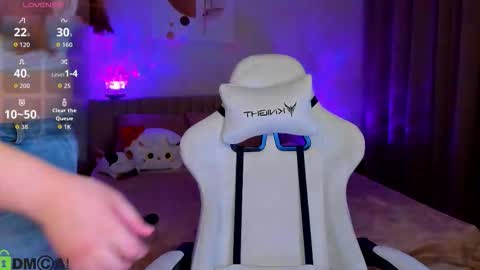Eliza online show from 09/19/25, 04:36