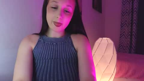 Snapshot of em1l1a chatting on 09/25/25, 06:11 Em1l1a online show from 09/25/25, 06:11