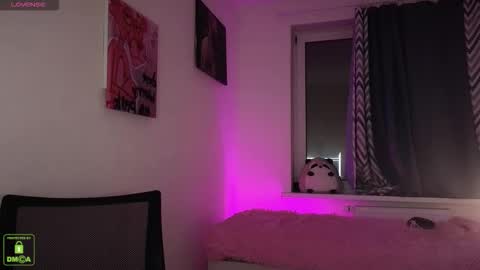 Snapshot of em1l1a chatting on 10/16/25, 08:21 Em1l1a online show from 10/16/25, 08:21