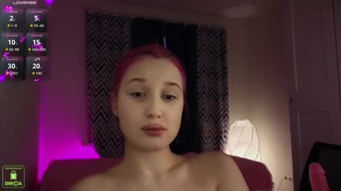 Snapshot of em1l1a chatting on 11/10/25, 01:54 Em1l1a online show from 11/10/25, 01:54