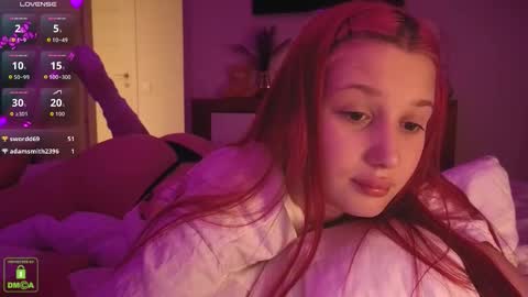 Snapshot of em1l1a chatting on 11/29/25, 03:48 Em1l1a online show from 11/29/25, 03:48