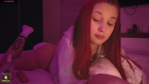 Snapshot of em1l1a chatting on 12/05/25, 07:43 Em1l1a online show from 12/05/25, 07:43