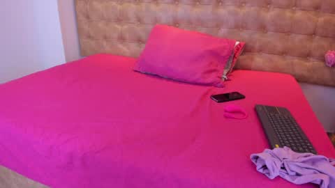 Emily online show from 04/12/26, 04:23