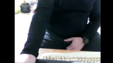 Em online show from 04/17/26, 02:20