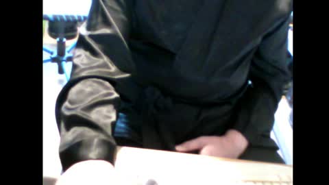 Em online show from 04/18/26, 05:39