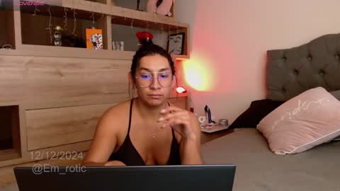 Snapshot of em_rotic chatting on 12/12/24, 05:59 Emilia  online show from 12/12/24, 05:59