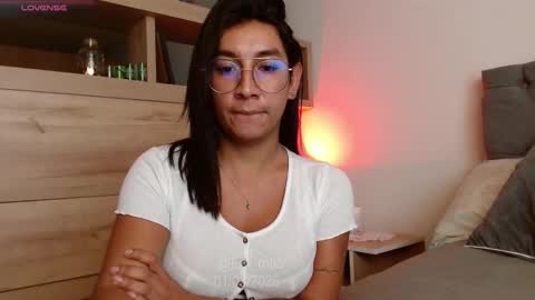 Snapshot of em_rotic chatting on 03/01/25, 01:07 Emilia  online show from 03/01/25, 01:07