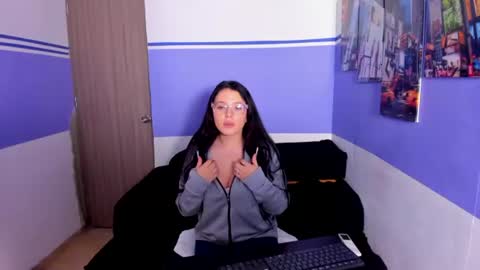 Snapshot of ema_04 chatting on 06/22/26, 10:07 Estefany Martinez Acua INSTAGRAM ema 04oficial online show from 06/22/26, 10:07