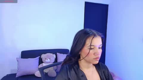 Snapshot of ema__miller chatting on 01/26/25, 01:41 ema__miller online show from 01/26/25, 01:41