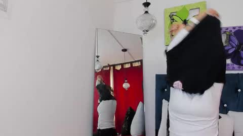 ema garcia  online show from 05/25/26, 01:50