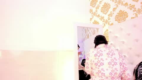 Ema Lambert  online show from 04/23/26, 12:15