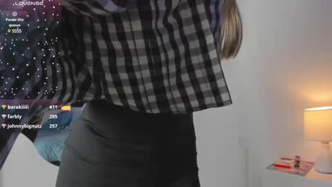 Snapshot of ema_porcaroli chatting on 02/14/25, 07:44 Ema online show from 02/14/25, 07:44