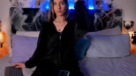 Snapshot of ema_porcaroli chatting on 10/20/25, 08:53 Ema online show from 10/20/25, 08:53