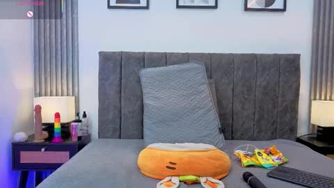 Ema online show from 02/23/26, 07:44