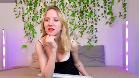 Emma online show from 03/12/26, 03:40