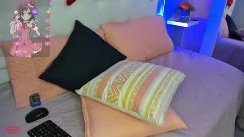 Snapshot of emalinda__hills chatting on 02/17/25, 03:42 EMA online show from 02/17/25, 03:42