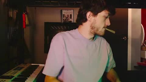 Snapshot of emannx chatting on 12/21/25, 02:57 EmannX online show from 12/21/25, 02:57