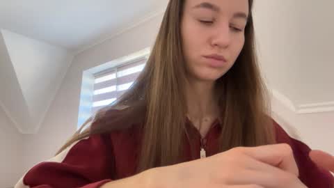 Snapshot of emberfamn chatting on 11/01/25, 11:34 Alina online show from 11/01/25, 11:34